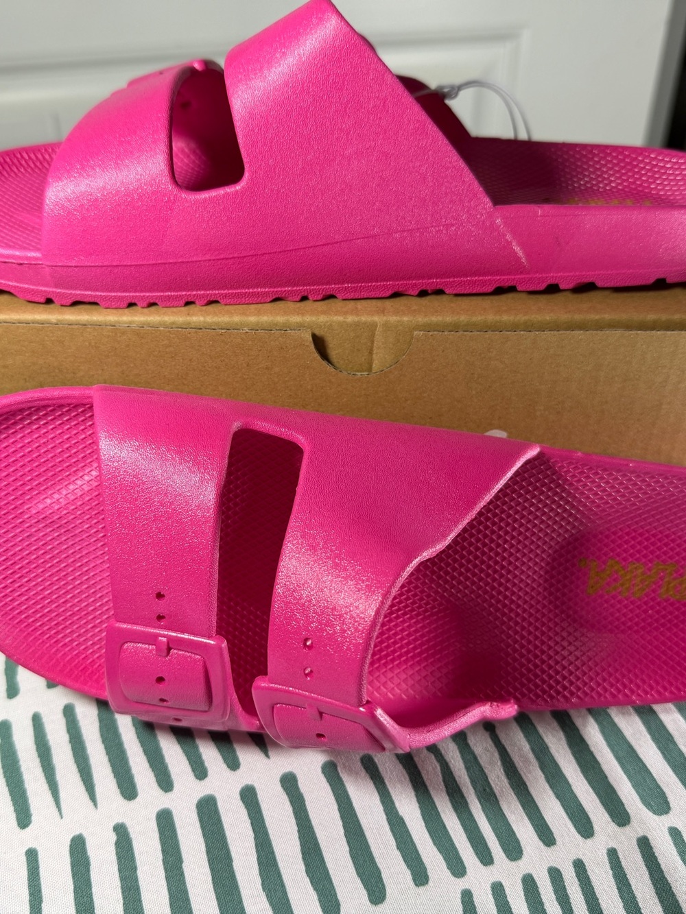 Plaka Genesis Pink Slides Women’s Size 8 New fixed Double Buckle Sandals